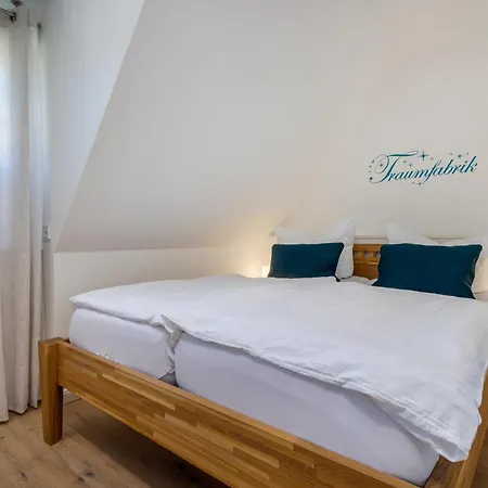 Semesterbostad Kuestenglueck - Hochwertiges Nahe Mit Garten & Kamin